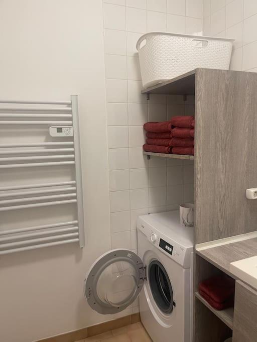 Appartement A 100 M De La Gare Port-de-Bouc Luaran gambar