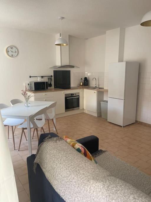 Appartement A 100 M De La Gare Port-de-Bouc Luaran gambar