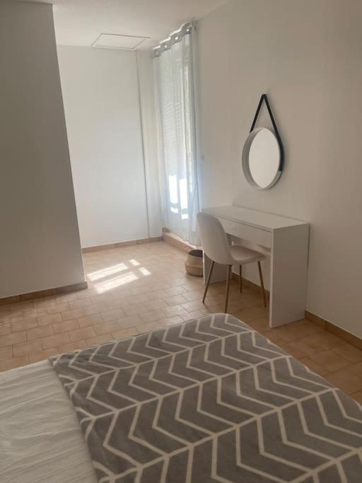 Appartement A 100 M De La Gare Port-de-Bouc Luaran gambar